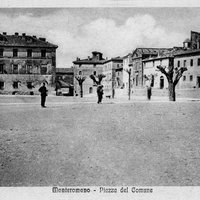 Monte Romano Piazza del Comune in una immagine degli anni '30 del Novecento